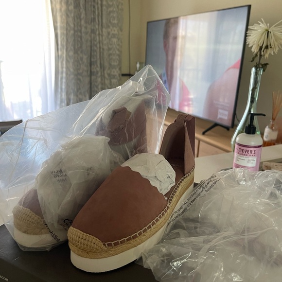 Brand new Vince Camuto espadrilles